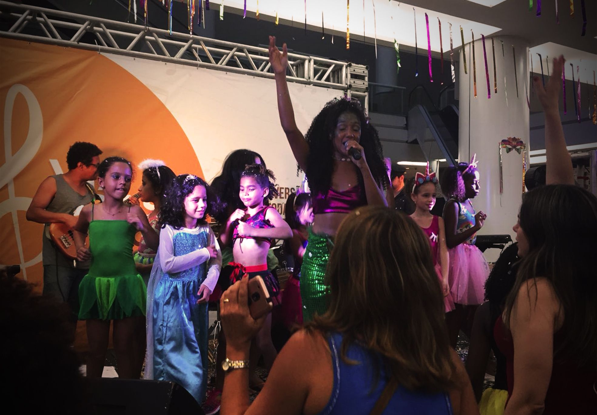 Evento Bailinho de Carnaval Shopping Via Brasil - Agência DosReis Live Marketing